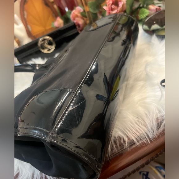 Tory Burch Handbag. A perennial favorite, the Ella Tote Bag - Picture 3 of 12